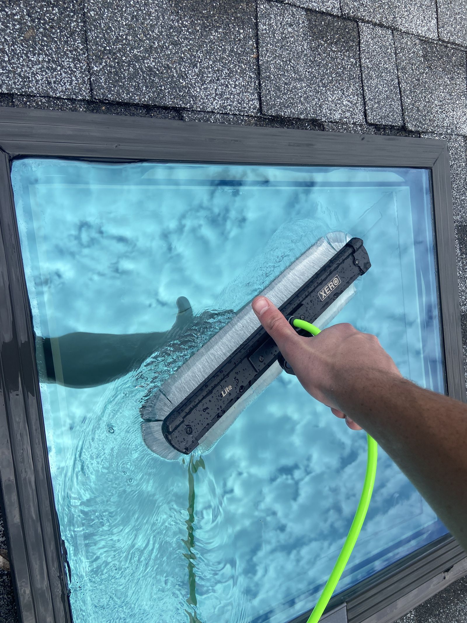 Exterior window cleaning with a water-fed brush